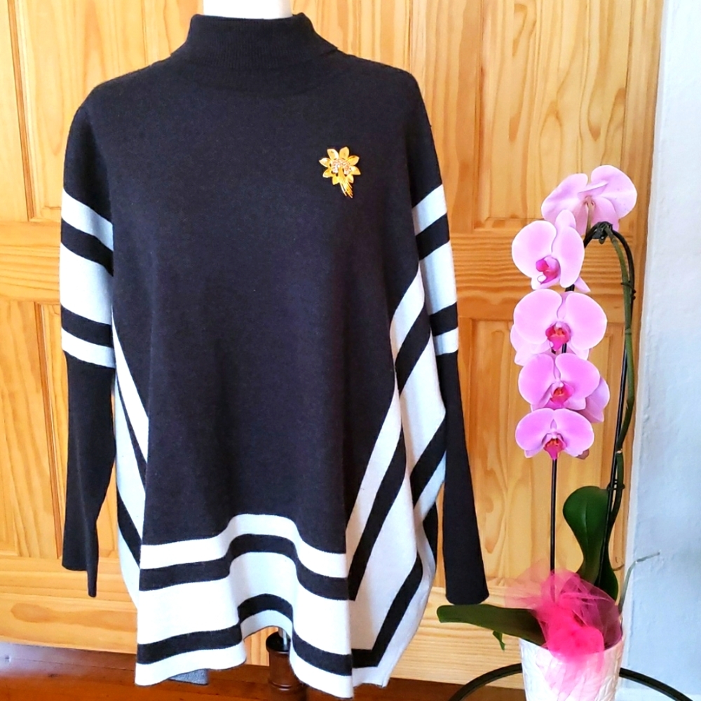 Joseph A - Gray & Ivory Turtleneck/Poncho Sweater - Size L